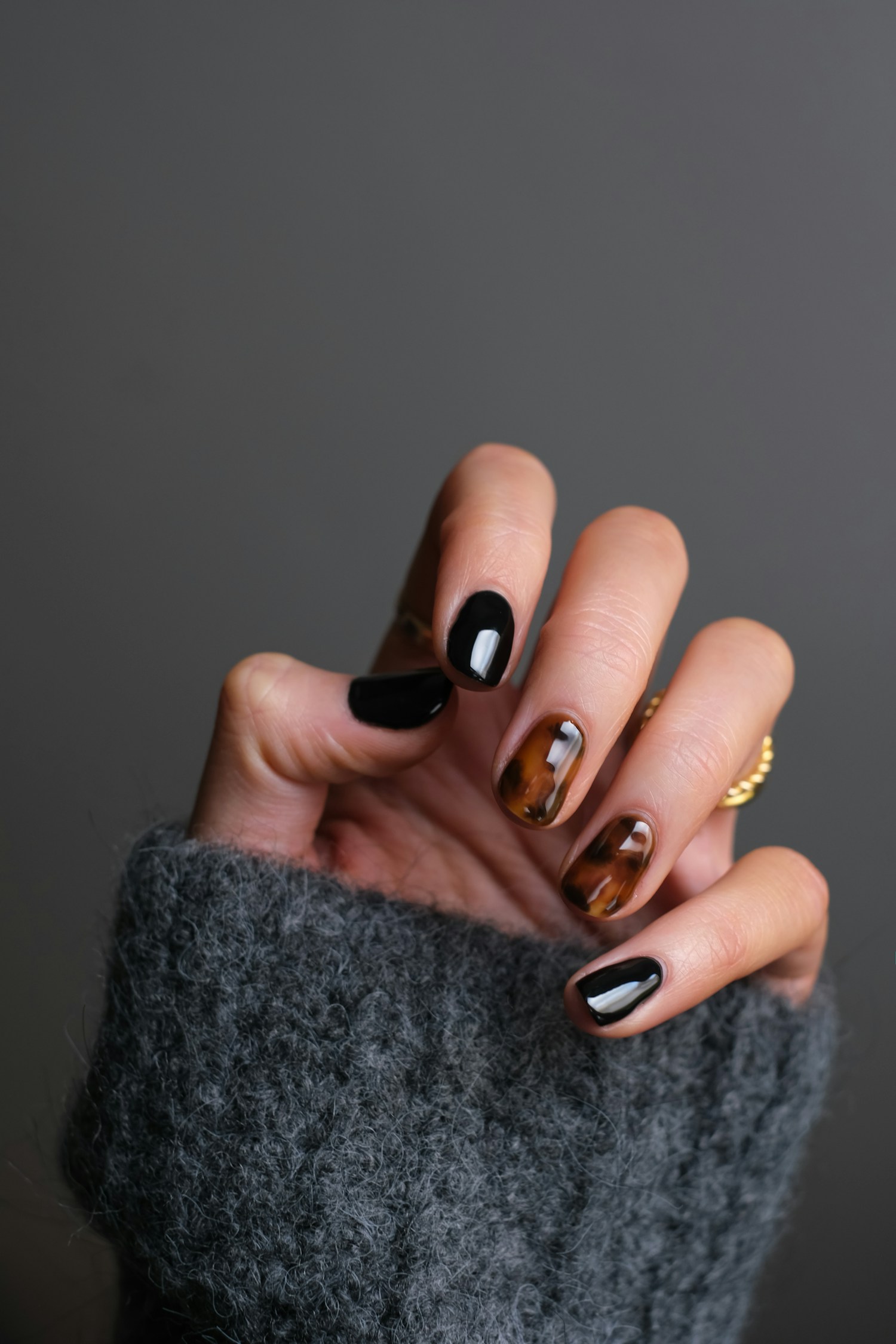 Servicio de manicura rusa, esmaltado en gel y spa de manos